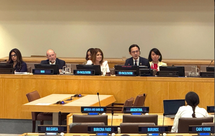越南常驻联合国代表团团长杜雄越大使与会。图自越通社