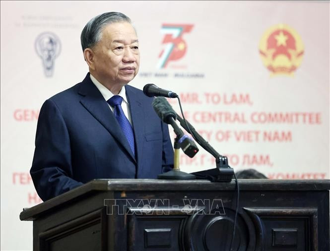 越共中央总书记苏林在保加利亚索非亚大学发表政策演讲。图自越通社