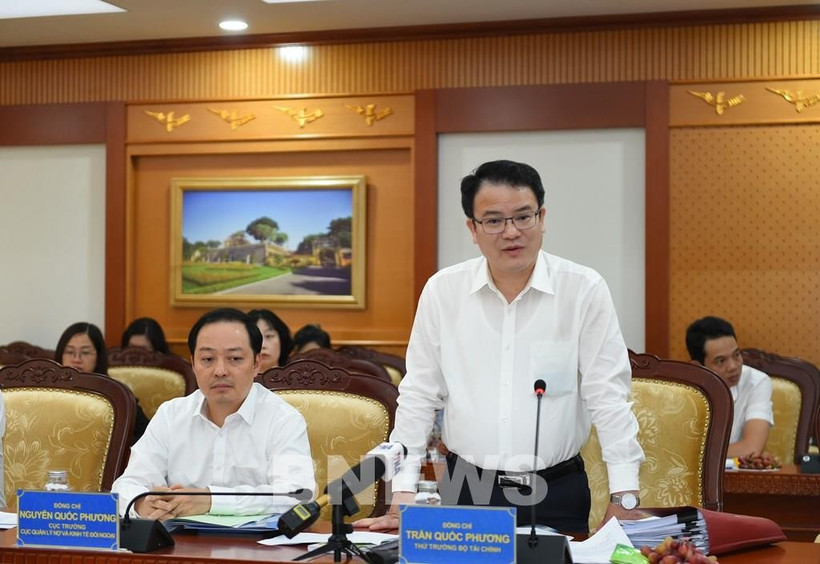 越南财政部副部长陈国芳在会议上发表讲话。图自越通社