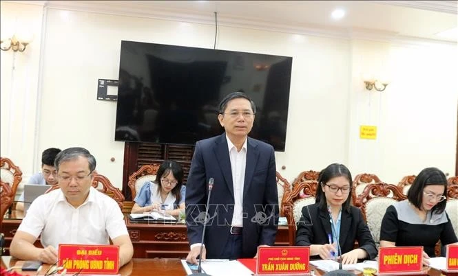 南省人民委员会副主席陈春养发表讲话。图自越通社