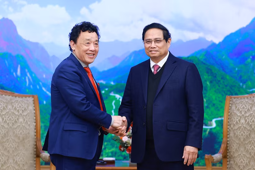 政府总理范明政在政府总部会见联合国粮食及农业组织总干事屈冬玉。图自越通社