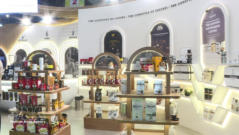 中原传奇集团的展位。图自越通社