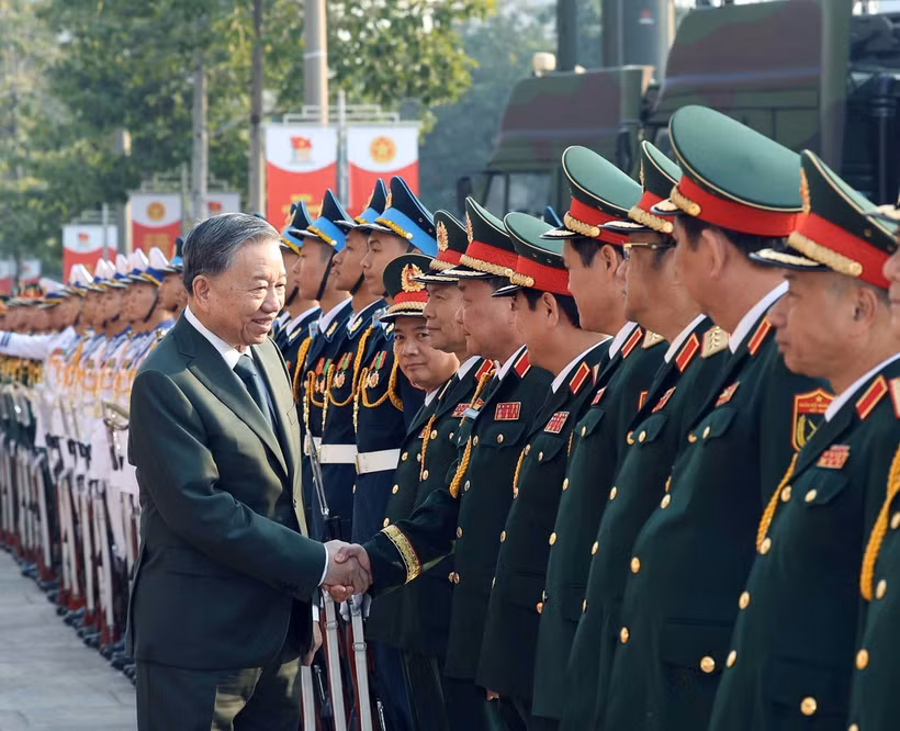 苏林总书记出席越南人民军建军80周年和全民国防日35周年庆典。图自越通社