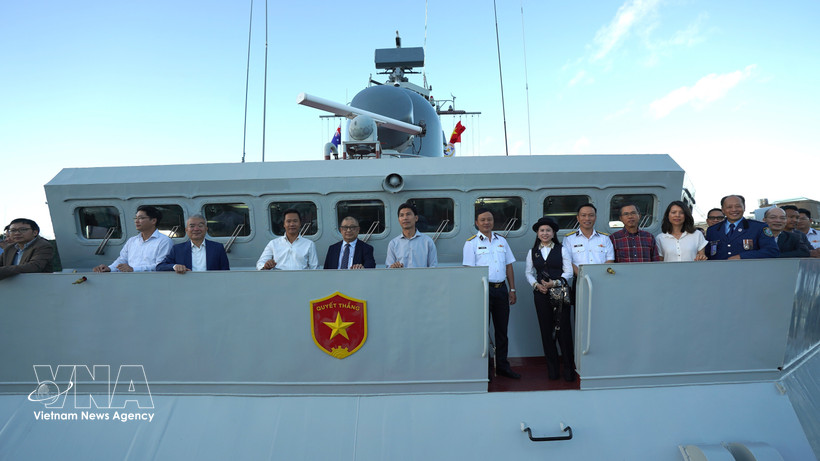 越南海军第4区162旅的016-光忠号舰停靠库塔布尔海军基地港口。图自越通社