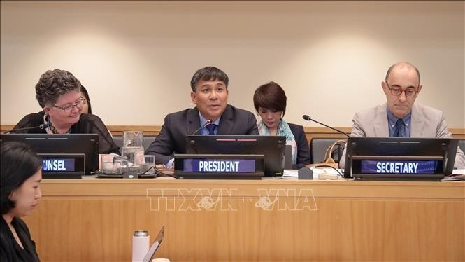越南外交部常务副部长、越南代表团团长阮明宇获得全体缔约国一致推举，担任本届大会主席。图自越通社