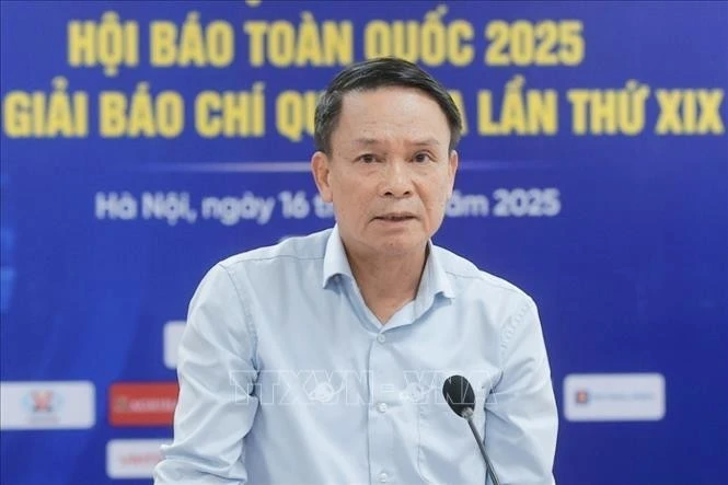 越南记者协会常务副主席阮德利发表讲话。图自越通社