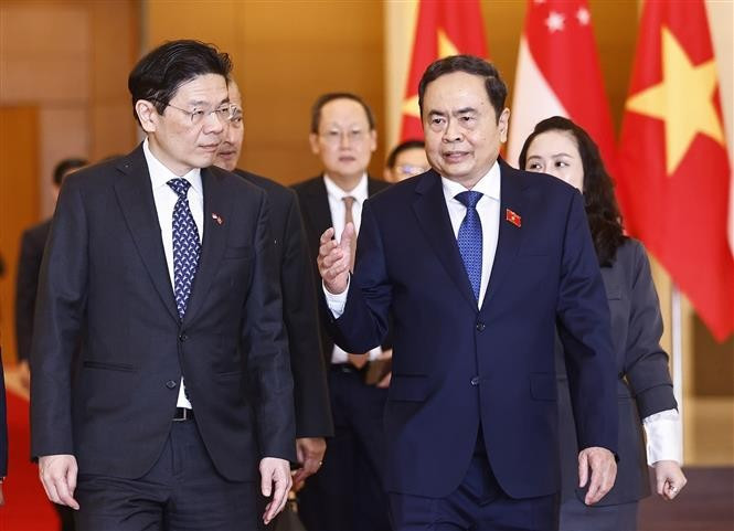 越南国会主席陈青敏和新加坡总理黄循财。图自越通社