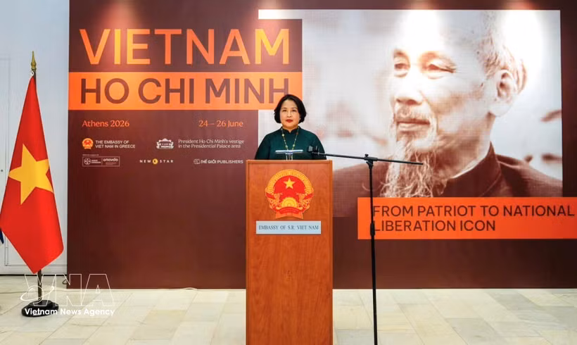 越南驻希腊大使范氏秋香发表讲话。图自越通社