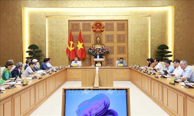 越南政府总理范明政与民营经济发展研究委员会举行工作会谈。图自越通社
