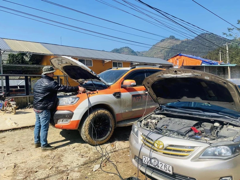 在高原地区进行车辆救援，对一辆底盘较低的轿车来说是一个不小的挑战。本人供图