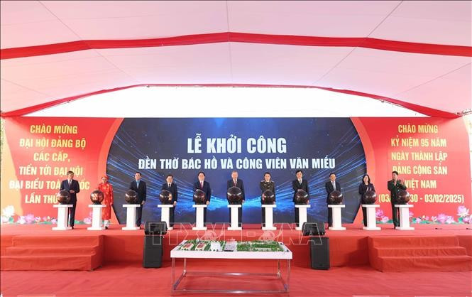 苏林总书记出席北宁市“胡志明主席祠堂与文庙公园”工程的开工仪式。图自越通社