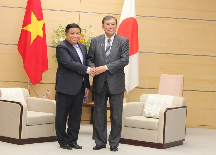 越南政府副总理阮志勇会见日本首相石破茂。图自越通社