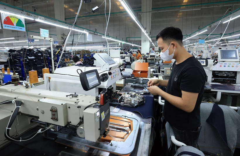 富寿省的一家服装配件生产工厂。图自越通社