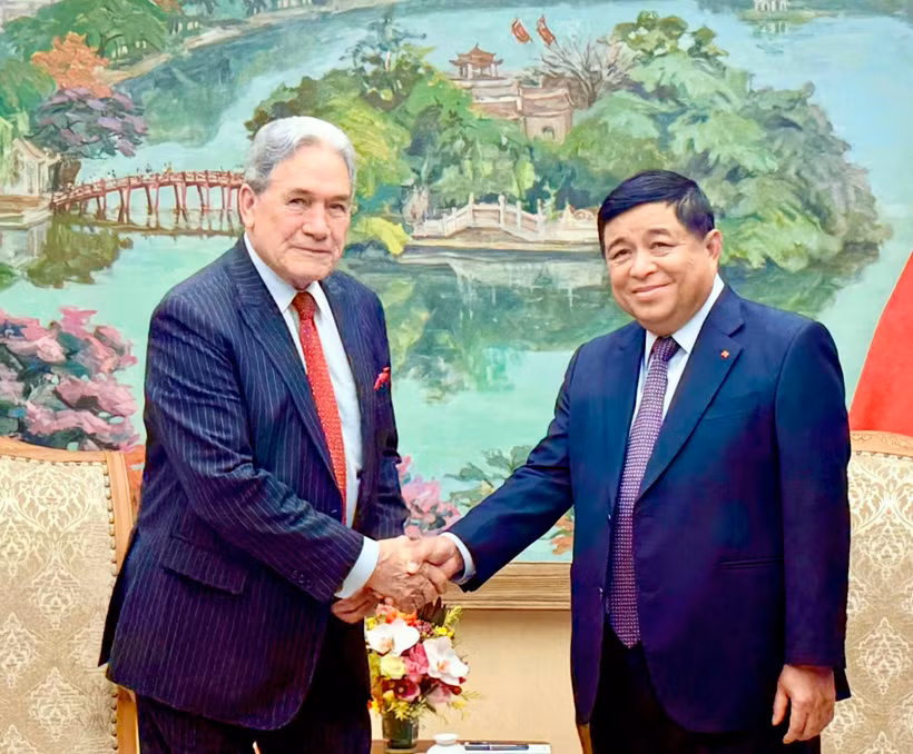 越南政府副总理阮志勇会见新西兰外交部长温斯顿·彼得斯。图自越通社