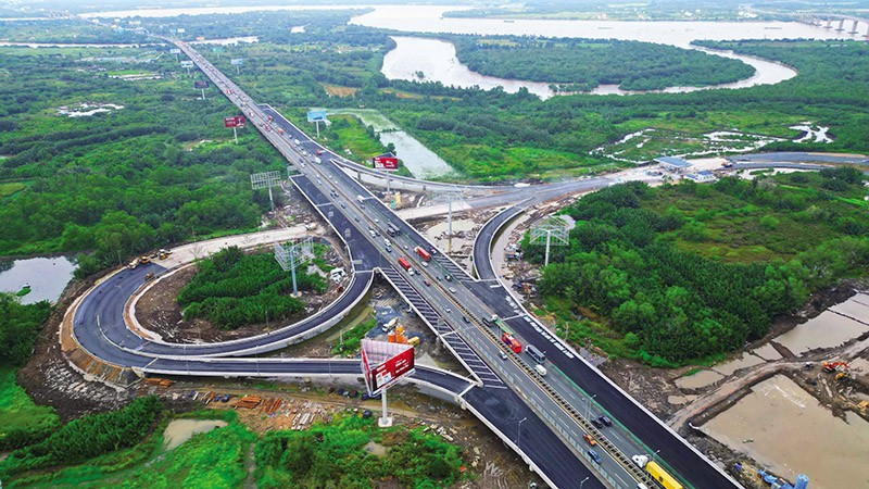 胡志明市-龙城高速公路扩建项目现场。图自越通社