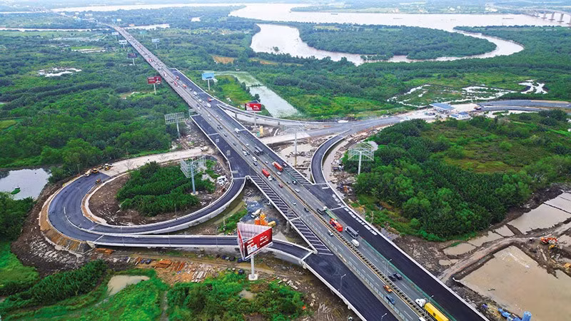 胡志明市-龙城高速公路扩建项目现场。图自越通社