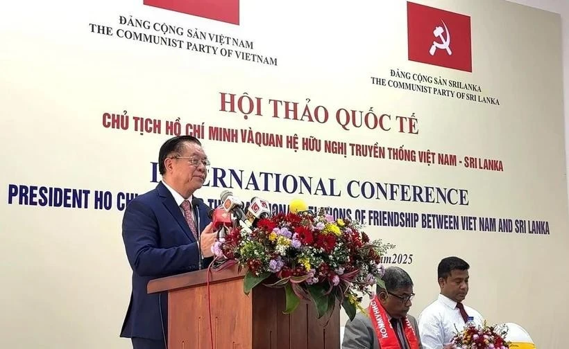 阮仲义在题为“胡志明主席和越南与斯里兰卡传统友好关系”的国际研讨会上发表讲话。图自越通社