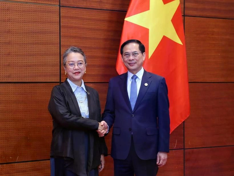 裴青山副总理会见联合国副秘书长兼亚洲及太平洋经济社会委员会执行秘书阿尔米达•萨尔西娅•阿里沙赫巴纳。图自越通社