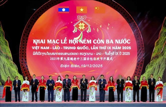 第九届越老中三国丢包狂欢节在越南奠边省开幕。图自越通社