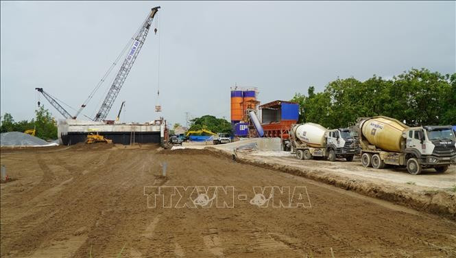 高岭-安友高速公路一期工程施工。图自越通社