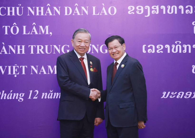 越共中央总书记苏林和老挝人民革命党中央总书记、国家主席通伦·西苏里。图自越通社