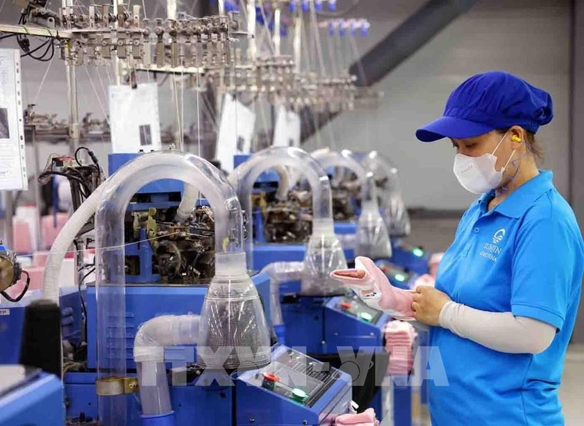 2025年上半年越南吸引FDI总额达215.1亿美元,同比增长32.6%。图自越通社