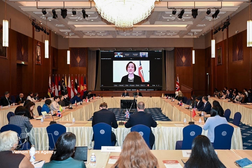 对话现场。图自越通社