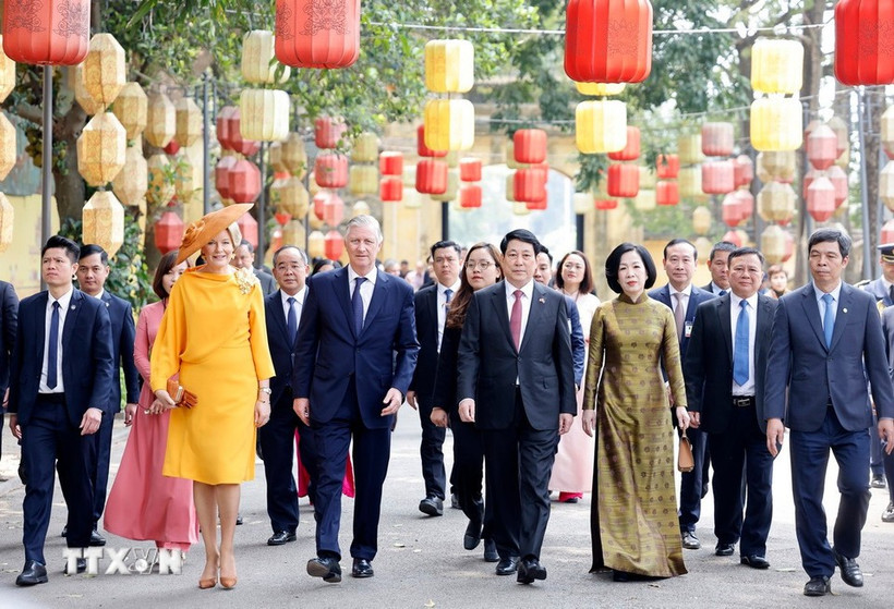 越南国家主席梁强与比利时国王菲利普参观升龙皇城。图自越通社