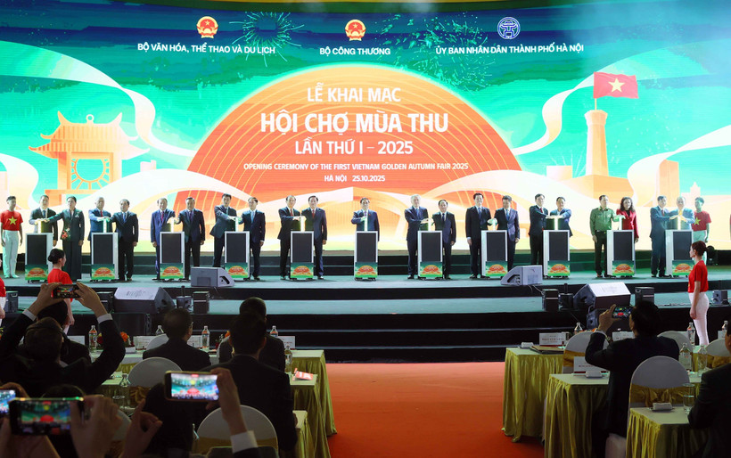 2025年第一届秋季博览会在河内东英越南展览中心(VEC)隆重开幕。图自越通社