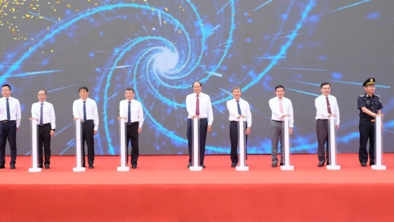 越南高平省隆重举行驮隆（Tà Lùng）-中国水口（Thủy Khẩu）口岸升级为国际边境口岸的仪式。图自高平报