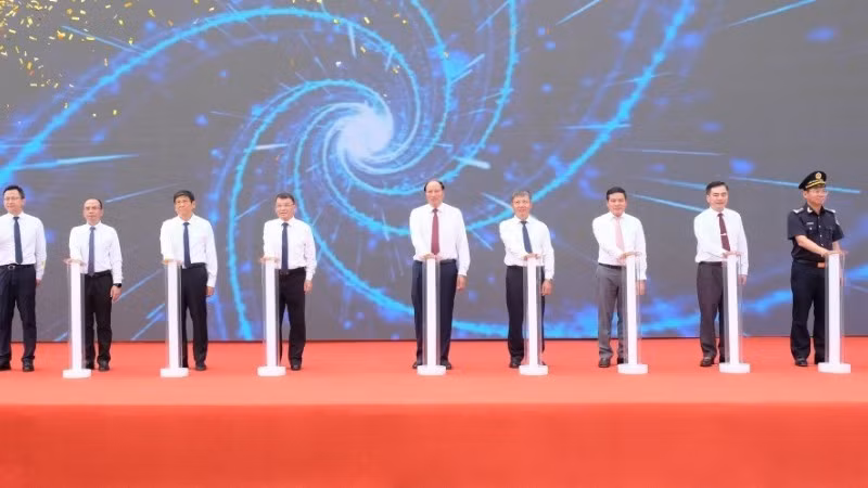 越南高平省隆重举行驮隆（Tà Lùng）-中国水口（Thủy Khẩu）口岸升级为国际边境口岸的仪式。图自高平报