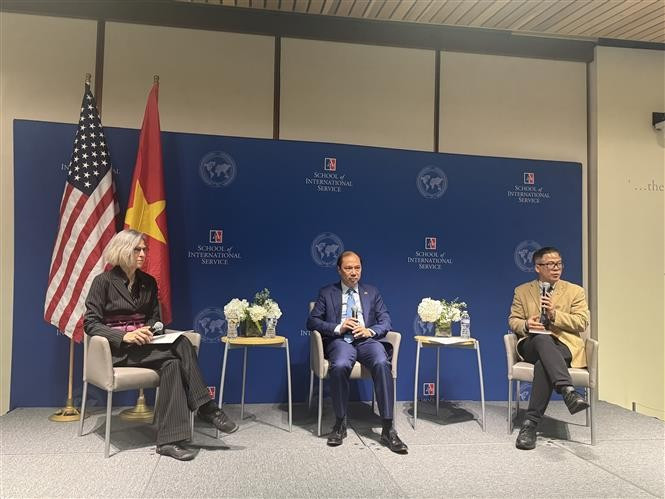 美国大学值此纪念越美关系正常化30周年同越南驻美国大使进行对话。图自月同色