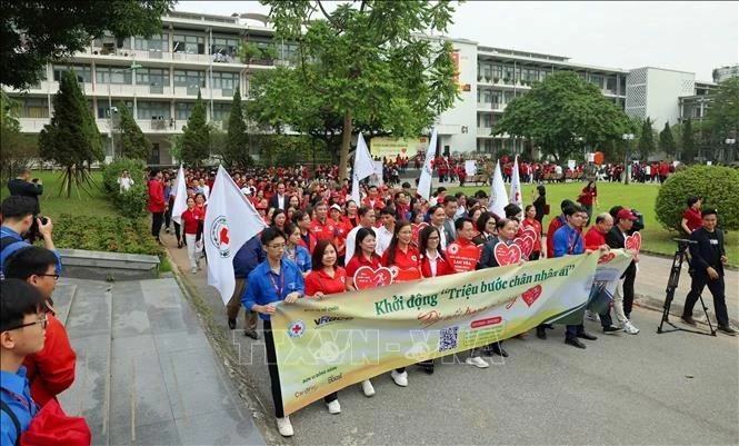 “百万爱心步伐——续写辉煌历史”活动吸引了超过13.7万人参与。图自越通社