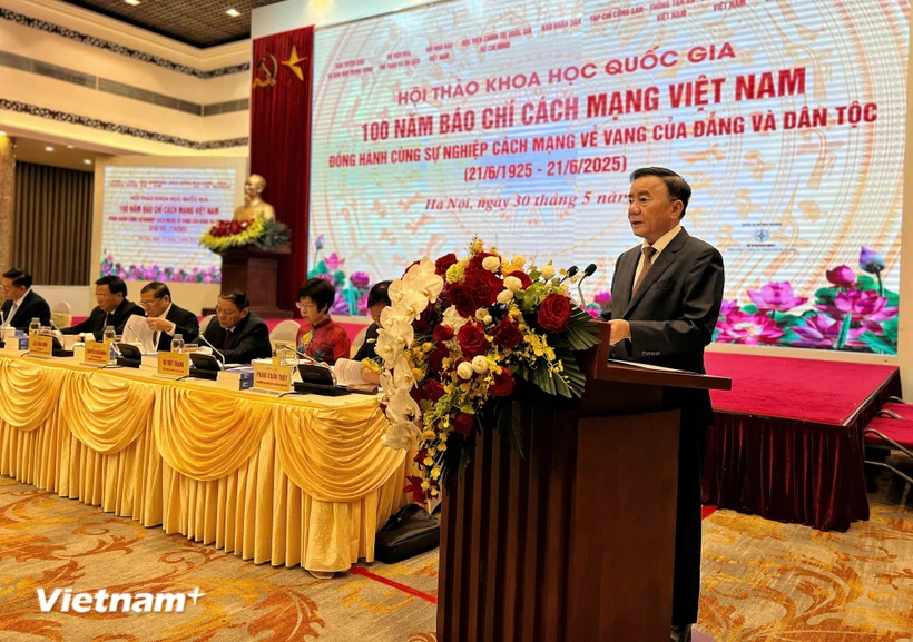 越共中央书记处常务书记陈锦秀在研讨会上发表讲话。图自越通社