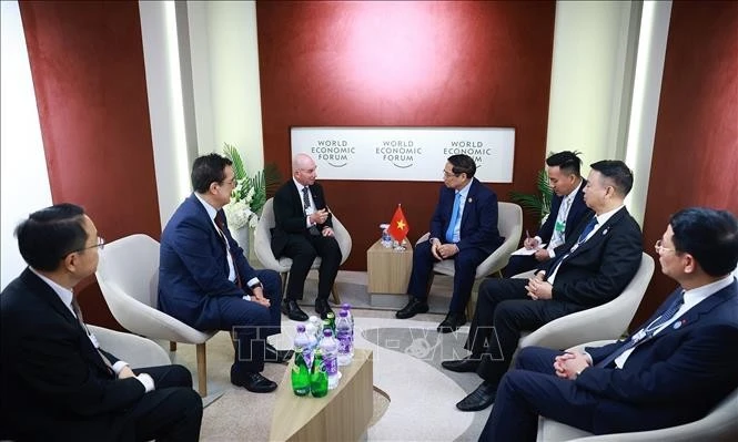 范明政总理会见美国Cisco集团亚太区总裁吴大维。图自越通社