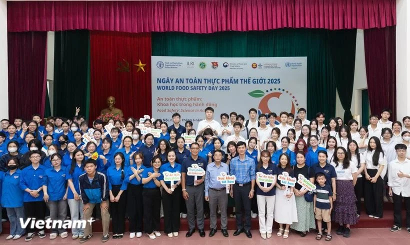 与会代表合影。图自越通社