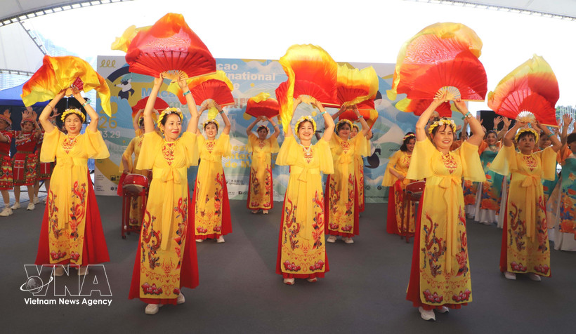 越南在2026年澳门国际幻彩大巡游上大放异彩。图自越通社