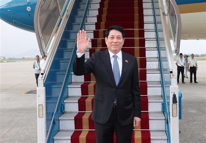 梁强启程出席世界反法西斯战争胜利80周年纪念活动并对中国进行访问。图自越通社