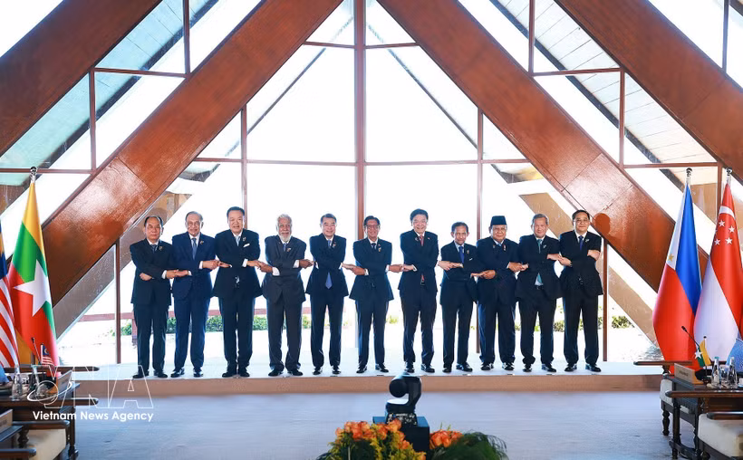 东盟各国领导人合影。图自越通社