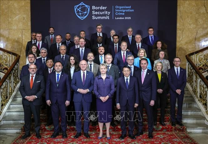 与会代表合影。图自越通社