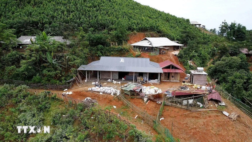截至7月27日,越南全国34个省市中的19个省份已完成危旧房清除工作,完成率达55.9%。图自越通社