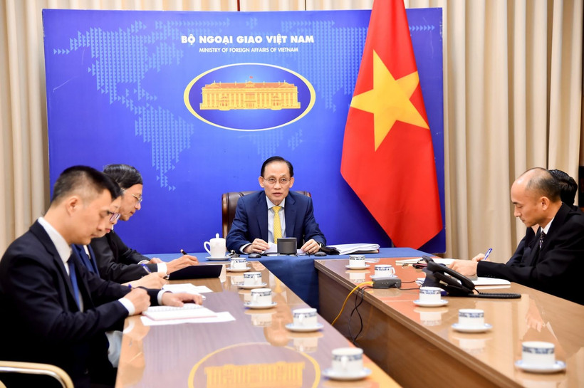 越南代外长黎怀忠与泰国外长通电话。图自越通社