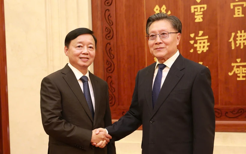 越南政府副总理陈红河会见中国全国人大常委会副委员长王东明。图自越通社