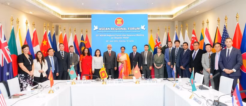 各国代表合影。图自越通社