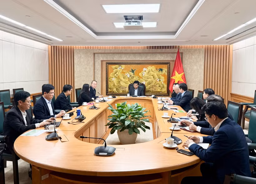 越南政府副总理阮志勇会见首尔半导体集团工作代表团。图自政府门户网站