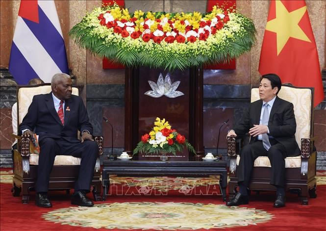 越南国家主席梁强会见古巴全国人民政权代表大会主席埃斯特万·拉索·埃尔南德斯。图自越通社