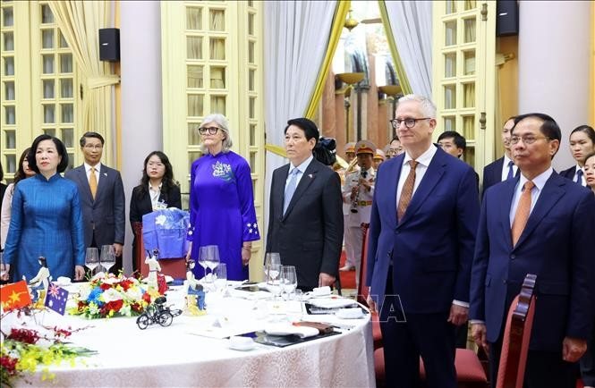 越南国家主席梁强为澳大利亚总督萨曼莎·莫斯廷举行国宴。图自越通社