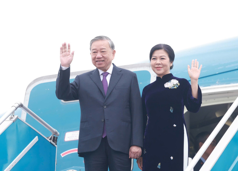 越共中央总书记苏林和夫人离开河内，启程对老挝进行国事访问。图自越通社