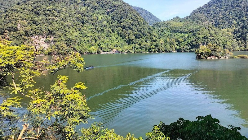 巴贝湖景区一角。图自人民报