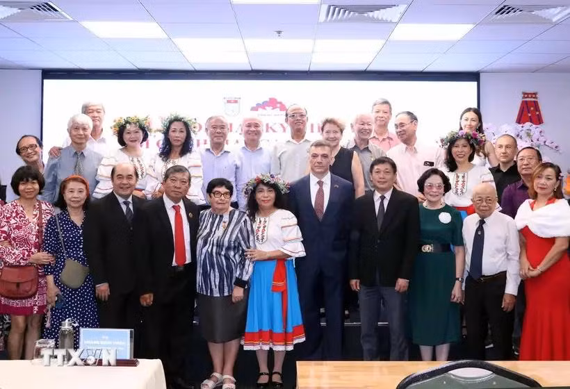参加见面会的代表。图自越通社